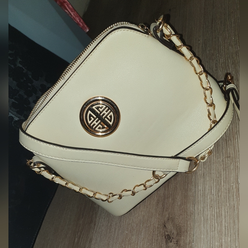 Elegant Cream Shoulder Bag